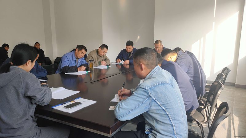 成人高考网上报名需要准备以下材料：