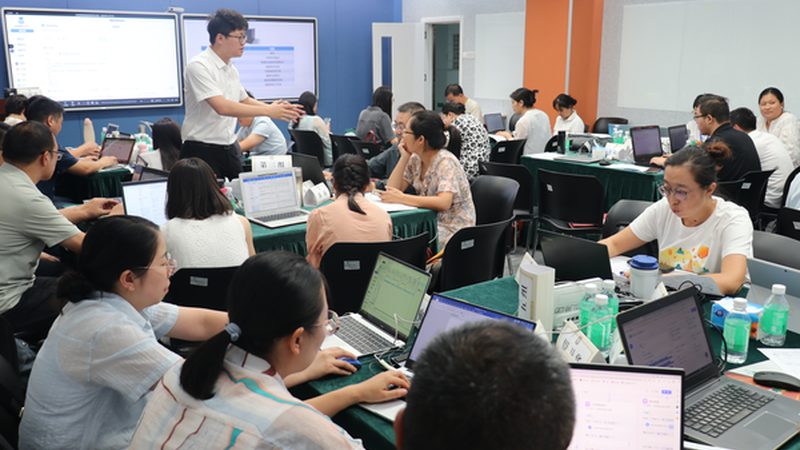师资力量是企业培训品牌口碑的又一重要指标。优秀的师资团队应具备以下条件：